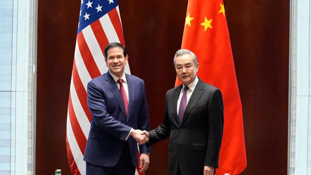 慕尼黑的外交场子彻底变天了！很多人以为美国国务卿走到哪都是C位，别人得排队觐见。