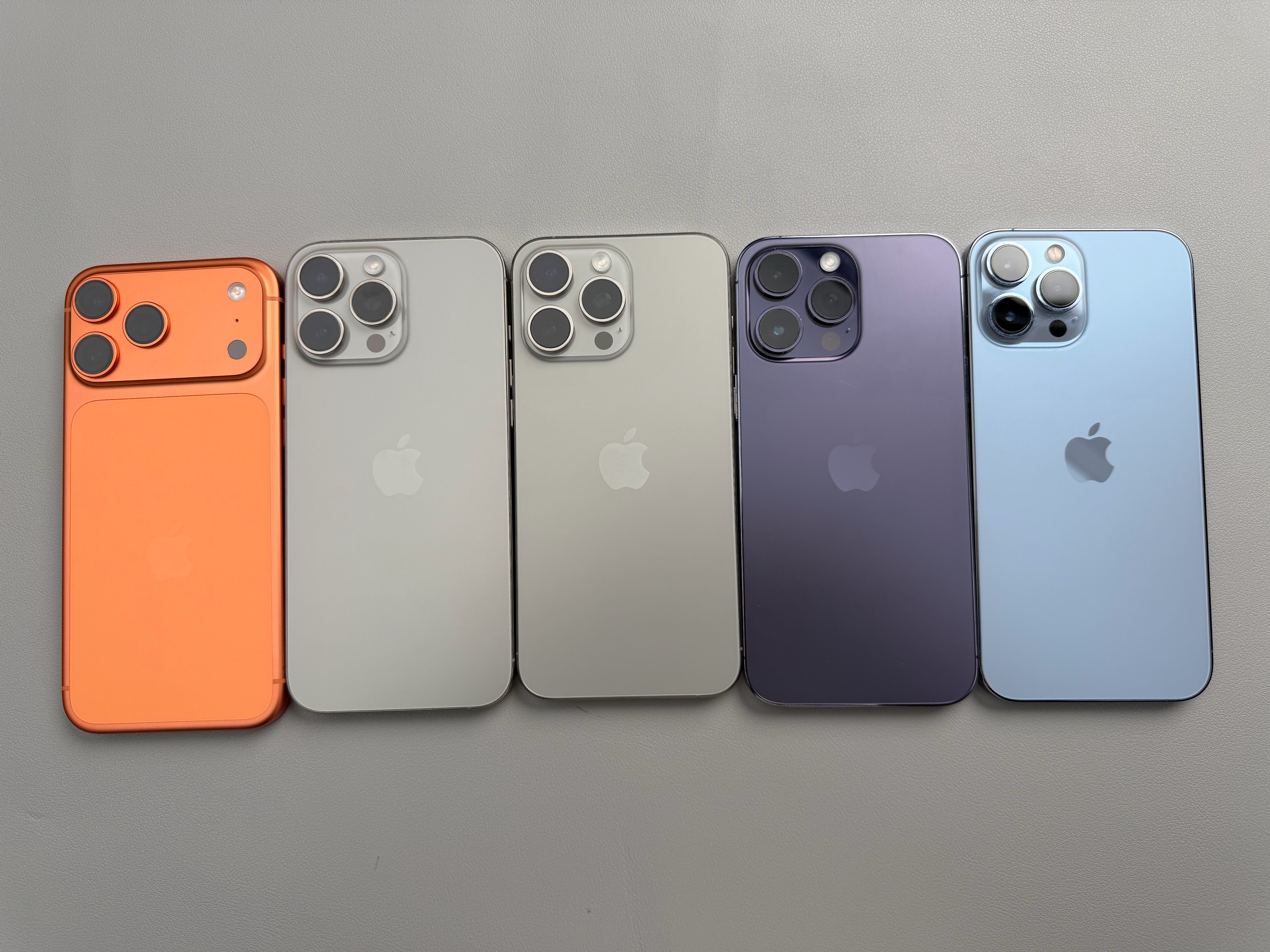 已经过去7年，苹果手机的3个摄像头，位置没变过，特别好辨认，妥妥滴祖传设计，让人