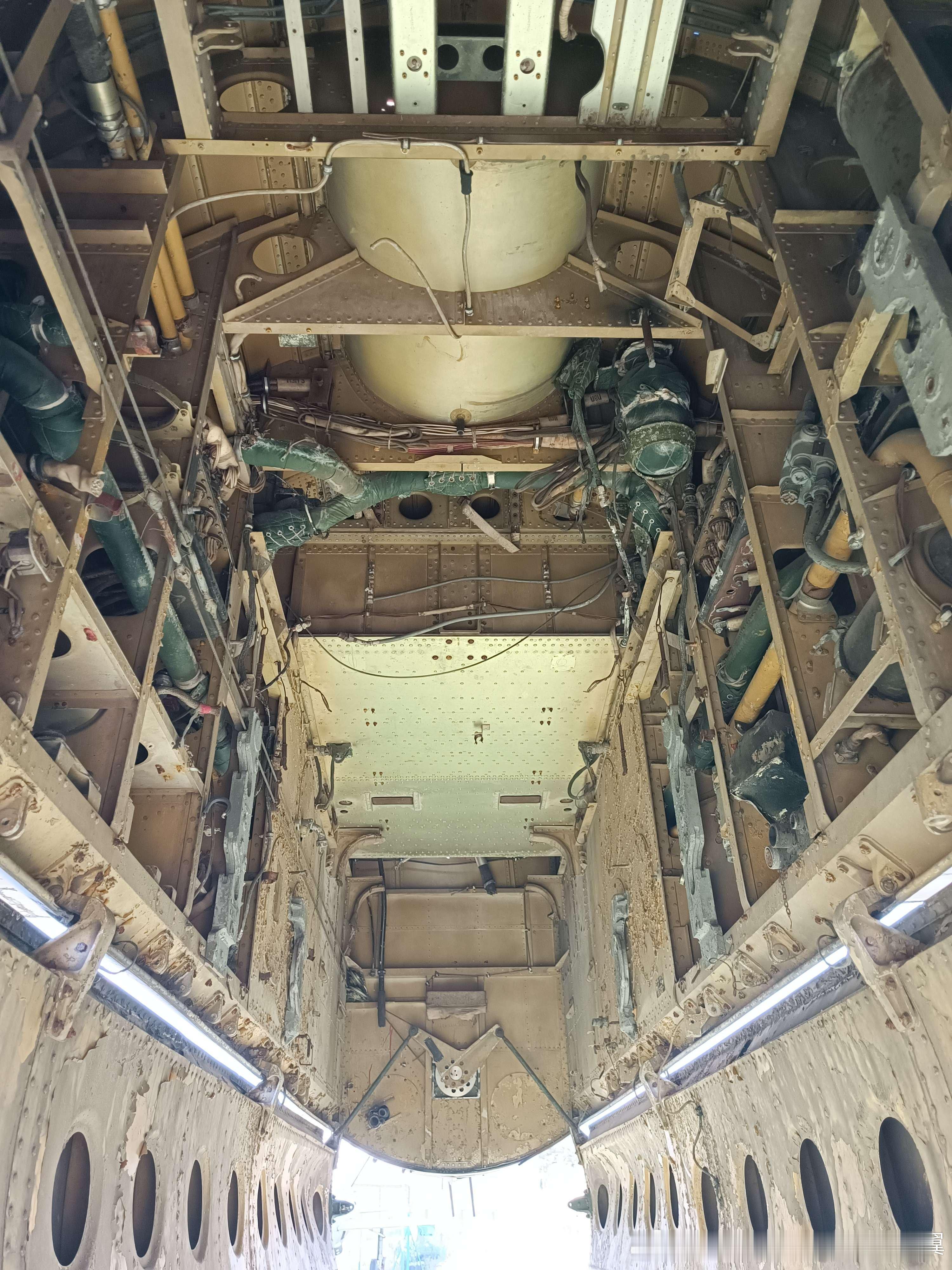 烽火问鼎计划伊尔-28轰炸机的机腹弹舱。