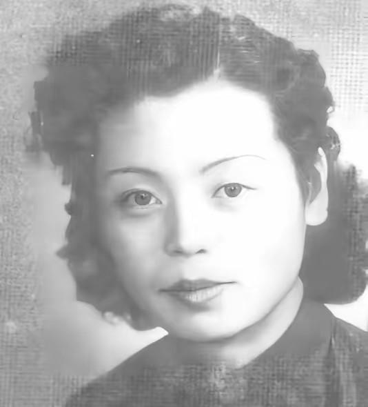 1970年，时年58岁的陈子美（陈独秀之女）身绑5个空油桶，带着小儿子偷渡香港，