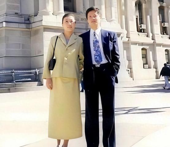 普林斯顿大学医院的重症病房里，清华学霸王晓业满床打滚，浑身剧痛且大把掉头发，他到