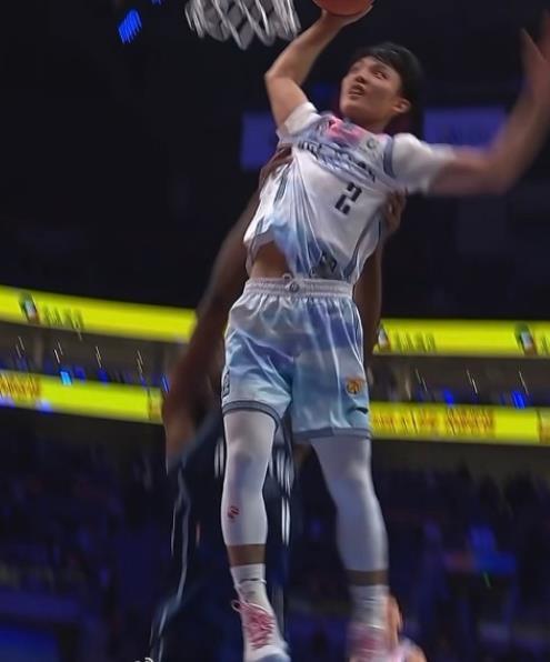 徐杰如愿以偿的拿到全明星赛MVP，这也是徐杰职业生涯个人拿到的最有分量的个人奖项