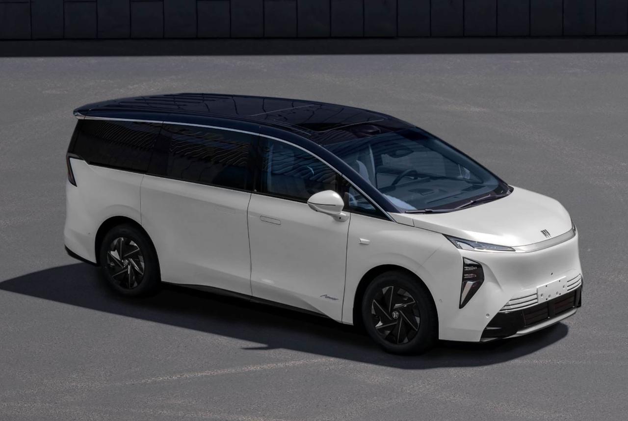 别克世家马上就要拍静态实拍了，这是一台我最喜欢最欣赏的MPV啊。动力总成很久之