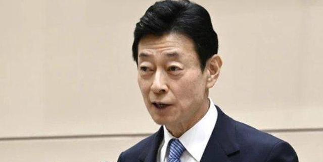 8月13号，日本电视台爆出一条消息：自民党干事长铃木俊一，加上总务会长有村治子、