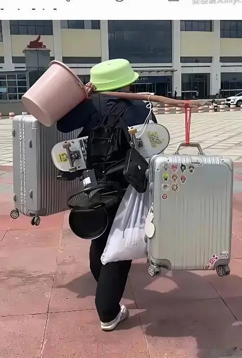 四川一个男孩，今年考上了浙江大学。可他把录取通知书递到后妈面前，后妈连正眼都没怎
