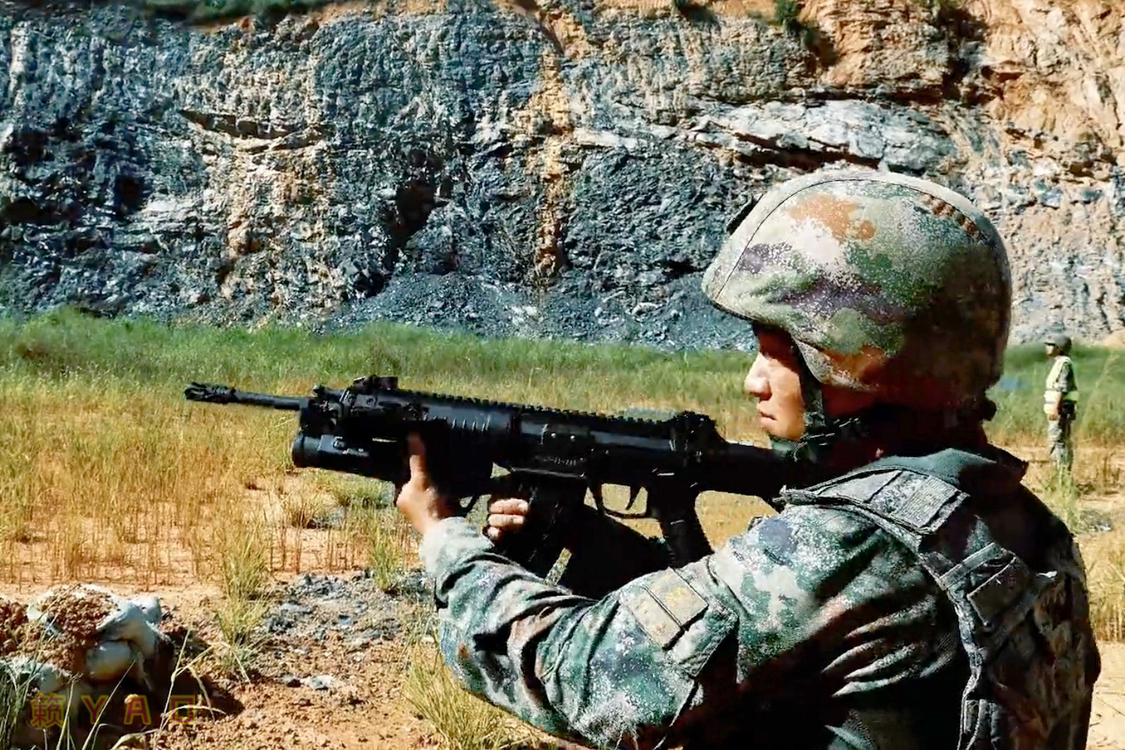 191步枪+10B-35mm下挂榴实射训练这次烧火棍换代最终实装的挂榴仍沿用此前