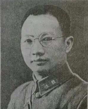 1949年，国民党军长刘伯龙得知一个军官向他妹妹提亲，勃然大怒，派人在路上埋伏，