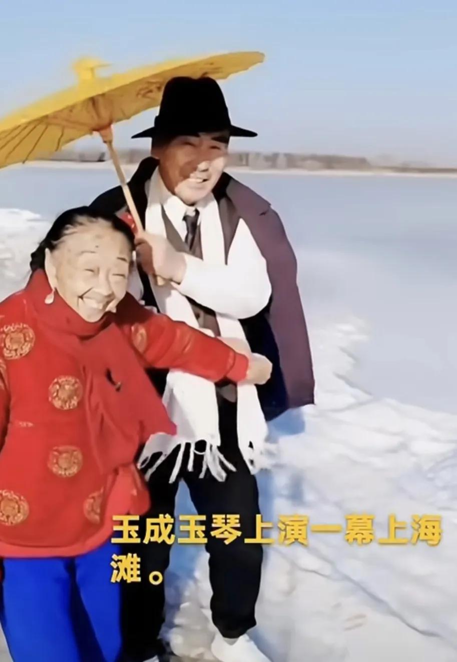 87岁的马玉琴生活充实而快乐：看看人家夫妻扮演起电视剧《上海滩》里男主角许文强和