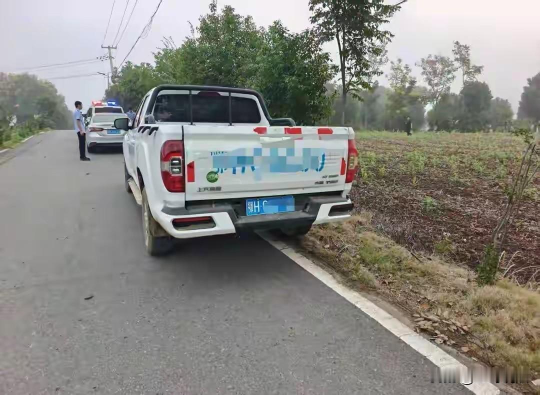 “悲剧了！”湖北荆门，一64岁大爷带着头灯，半夜三更在地里干活，一打猎男子老远看