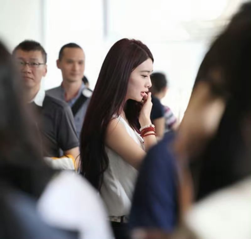 孟子义大学时期老照片开学第一天报到上了新闻头条以最高票数当选北电校花​以