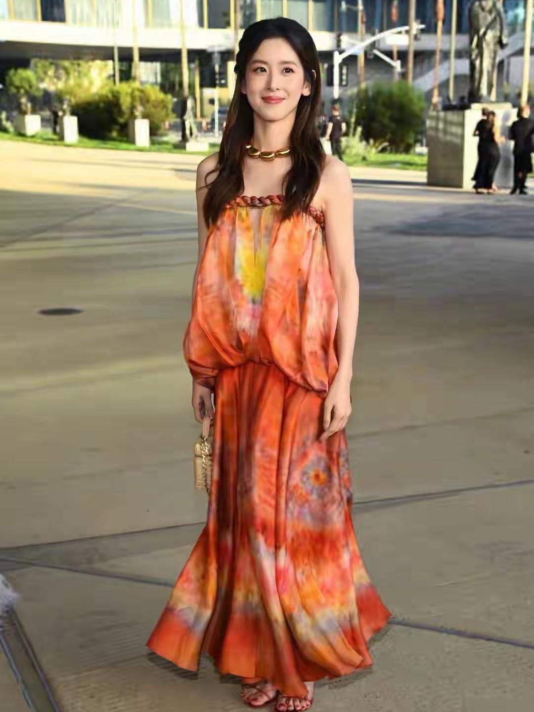 这套衣服的亮点就是：贵！好不好看无所谓[呲牙笑][呲牙笑]贵族贵族，不贵怎么称得上