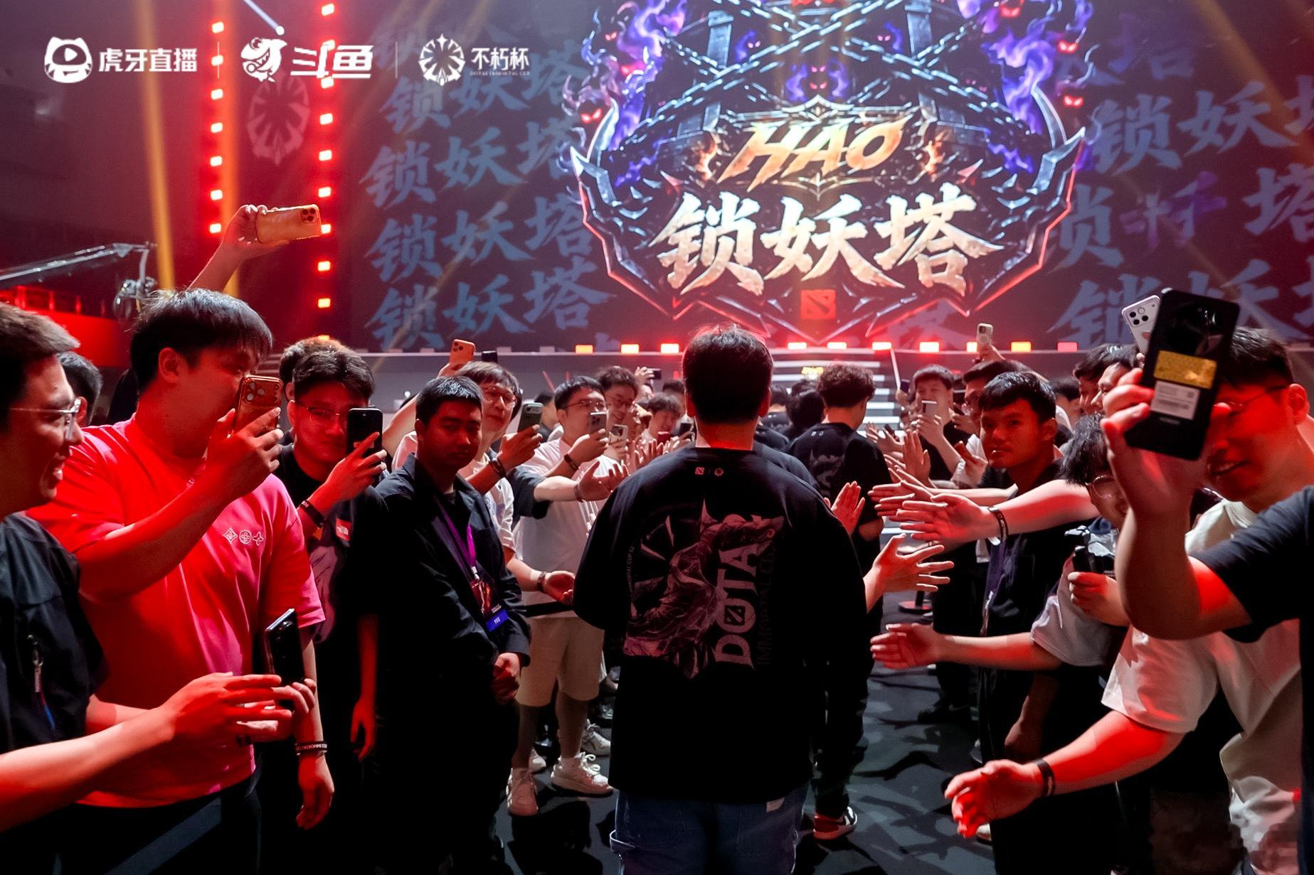 卧槽，左边是熊哥吗不朽杯s2dota2