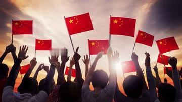 为什么还有那么多人盲目崇拜外国人呢？说句不好听的，这些人膝盖是软的，死活不承认祖