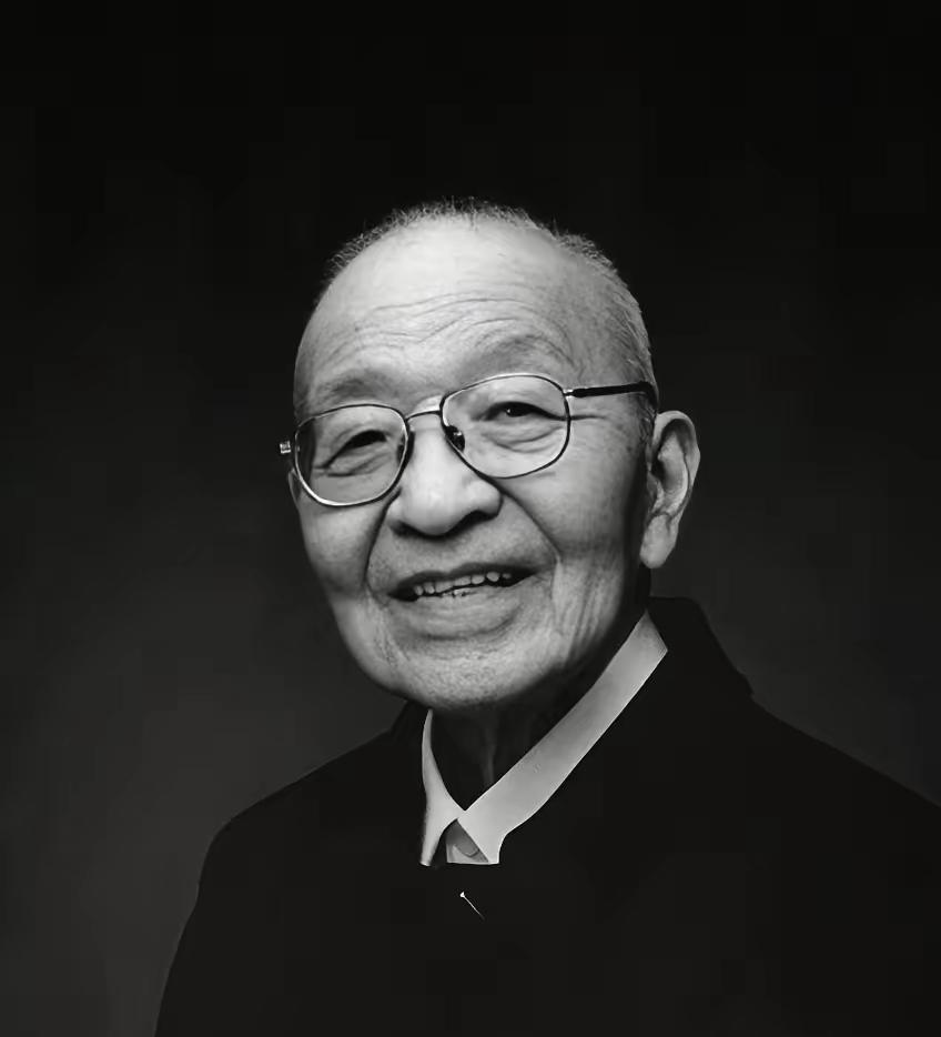 我国舰船领域专家、中国工程院院士，曾担任052型驱逐舰总设计师，乘风破浪六十载，
