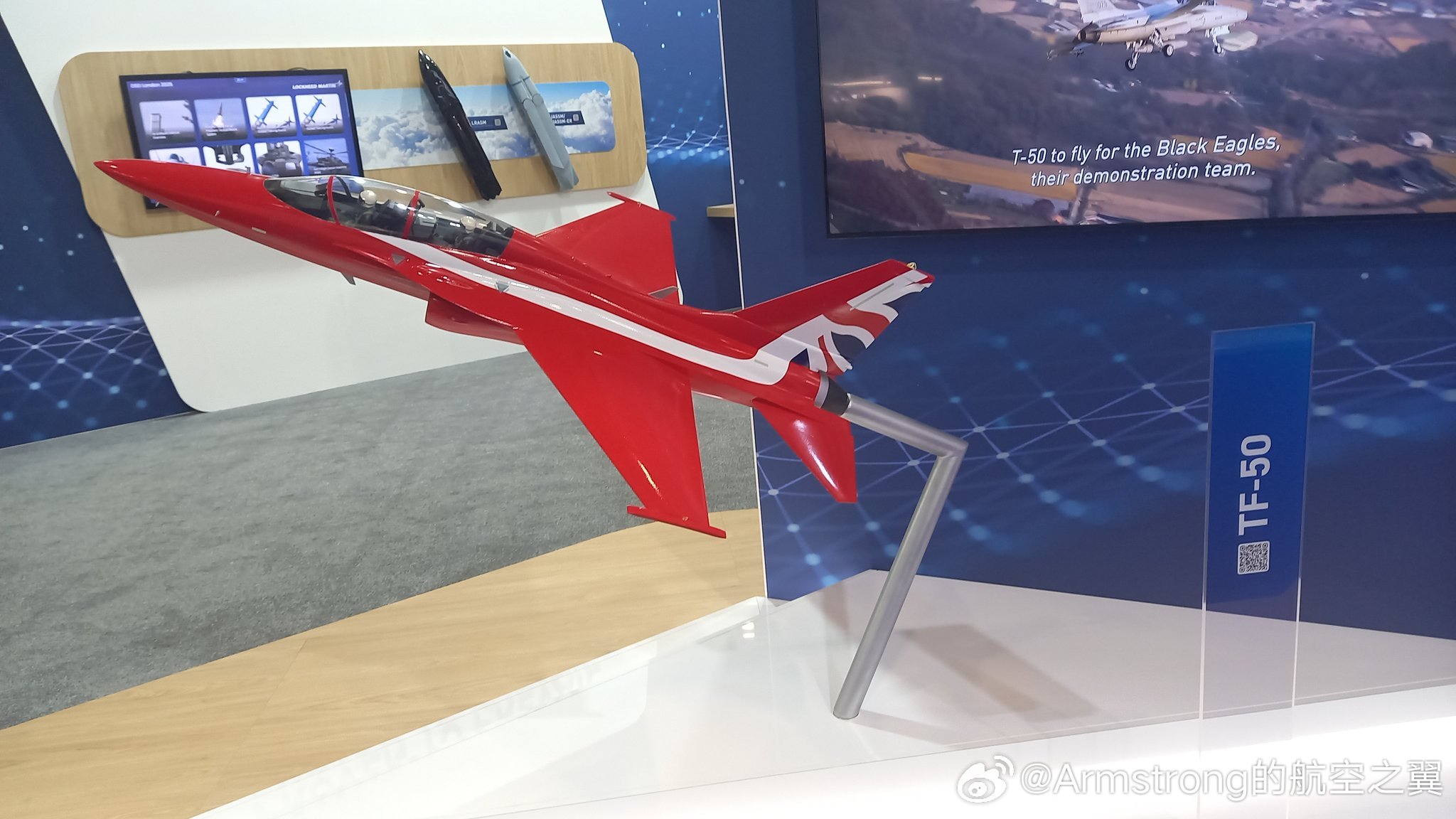 DSEI2025上洛马向英国推销TF-50教练机，刷成了红箭涂装​​​