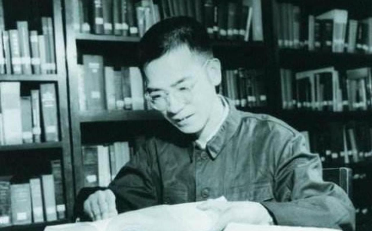 上世纪70年代的一天，西洞庭农场场长覃正彦突然宣布：“咱们学校缺个校长，就让阎长