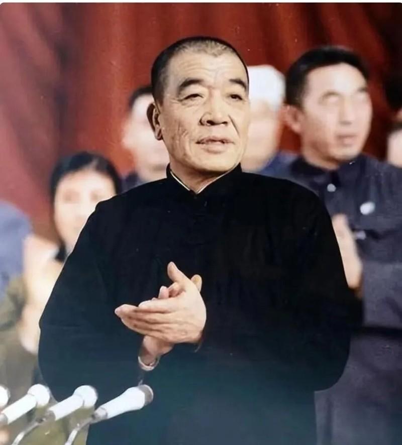 1975年5月3日毛主席说：管海军靠苏振华。陈永贵不要住在钓鱼台。时间是当天晚