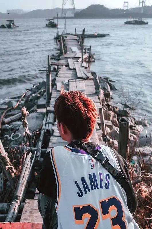 4个FMVP对2个，詹姆斯早已甩开科比。数据清清楚楚，为什么你心里还是不服