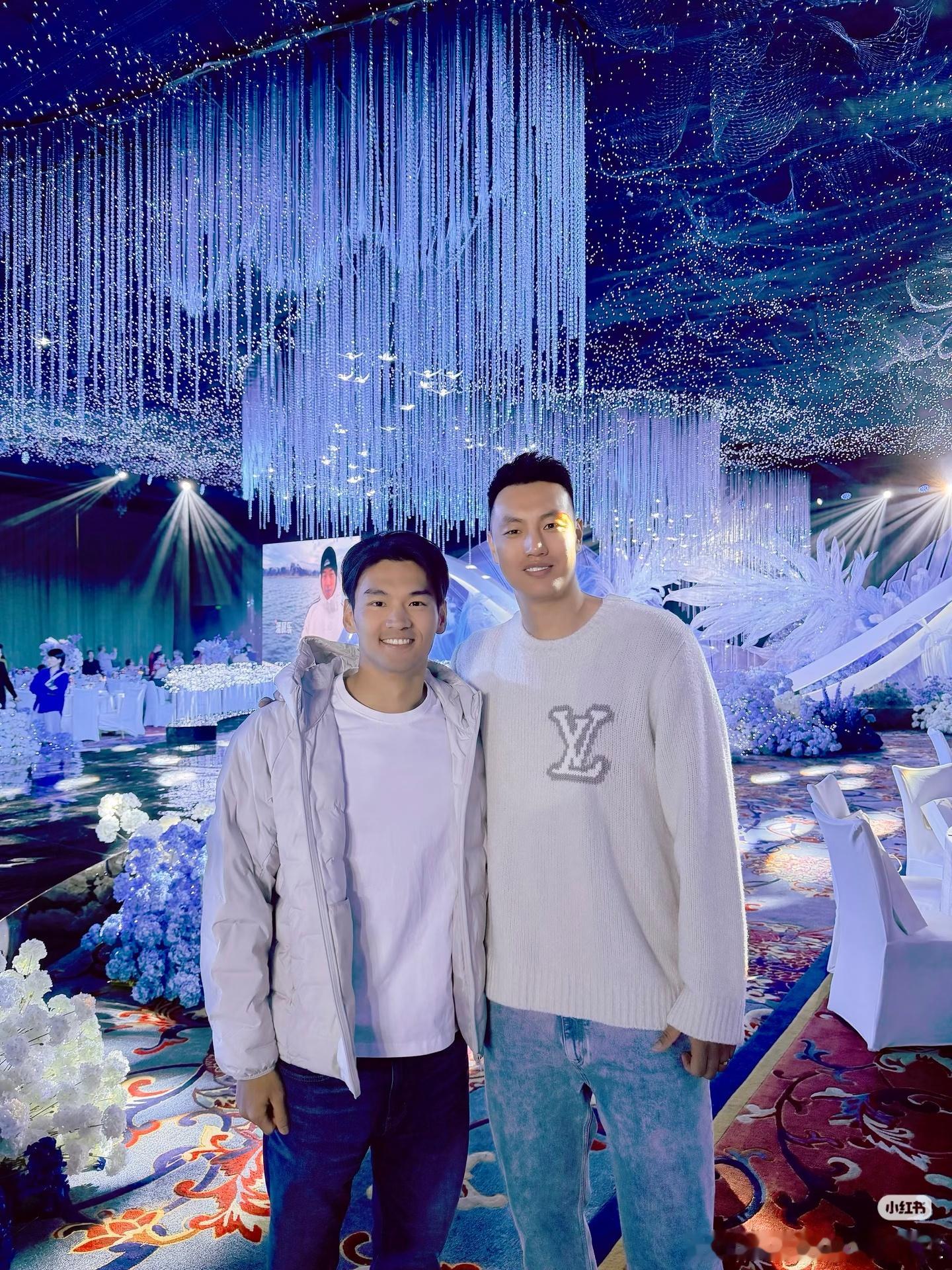 黄雅琼婚礼出场用周深的歌徐嘉余发的去黄雅琼婚礼上与翟晓川的合影