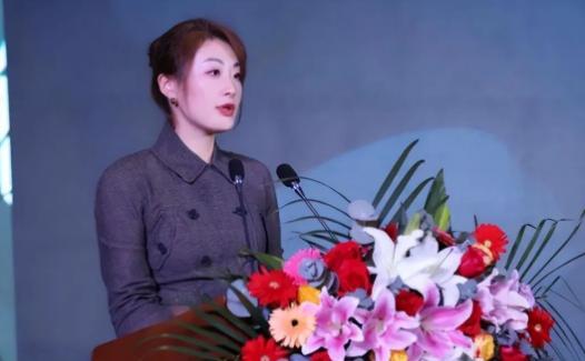 杜建英赢了，宗馥莉在夺权斗争中输了，辞职后独立经营自己的新品牌。宗庆后的好丈夫、