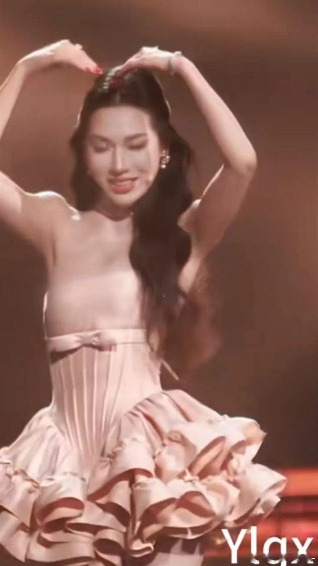 一个大网红，这个直角肩是…？​​​