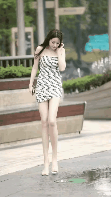 调皮的美女你喜欢吗?