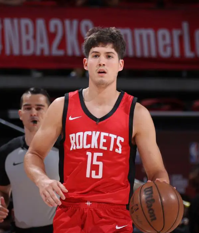 谢泼德很显然有球商有投射天赋，水是不可能水的，但是上限也不会太高。能达到范的高度