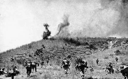 1951年，志愿军副连长临阵脱逃，政委令押后审判，149师师长却怒喝：“直接就地