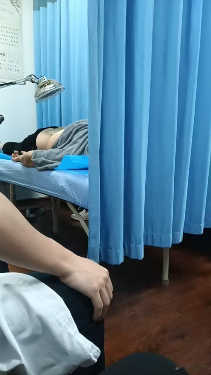 人老了从来不用在老伴、子女和钱之间做单选题早前在医院陪护见过一对老夫妻