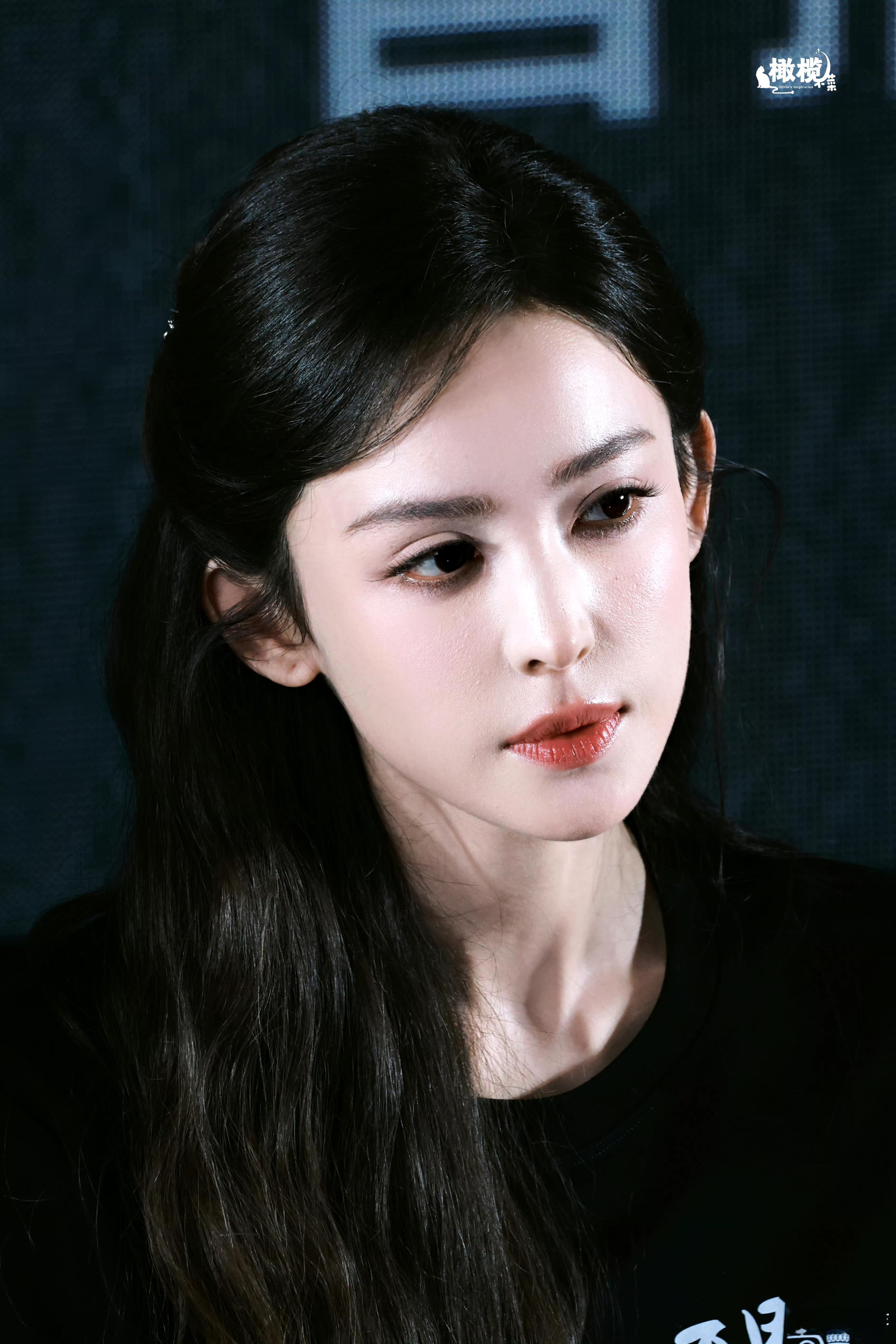 娜扎美女连色素沉积都像眼影网友的脑洞真的太会形容，不需要复杂眼妆修饰，原生条