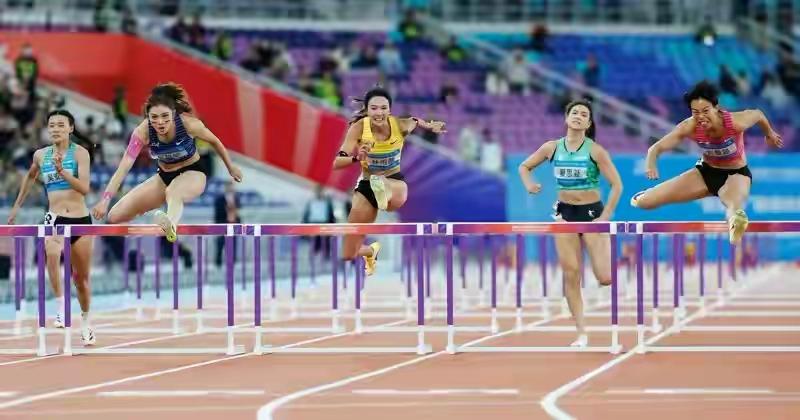 惊天逆袭！她12秒81夺冠，熊猫女子跨栏开启新纪元2025年11月20日，全