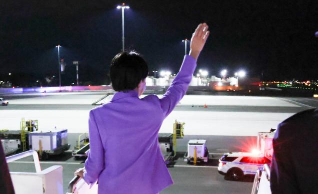 没有红地毯，日本心寒，有点失望当地时间9月22日，日本首相高市早苗顺利抵达美国