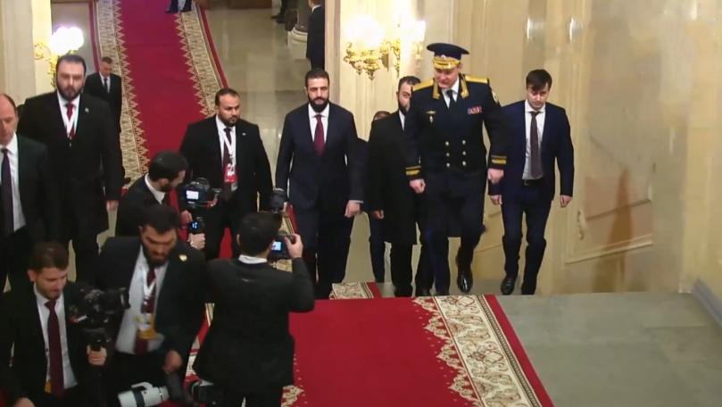 1月28日，叙利亚总统朱拉尼再次抵达俄罗斯，并和普京会晤从曝光的画面我们可以看