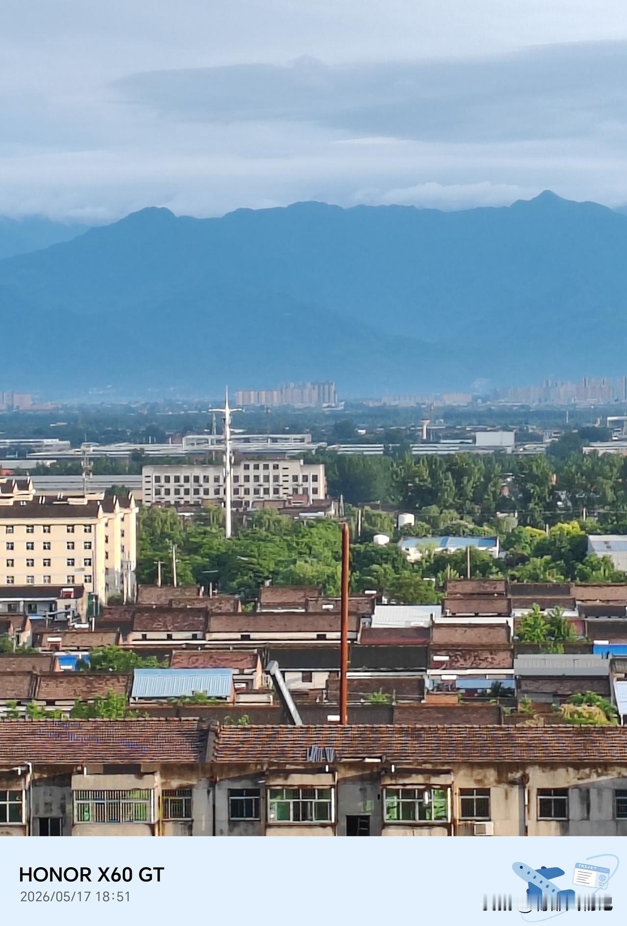 雨后的武功县，恰似一幅清新画卷。站在这片土地上，一眼便能望见秦岭，绿色田园尽入眼