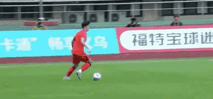 有图为证：给王钰栋加点压力和动力，18岁的苗润东启动爆发力，过人突破力，射门威胁