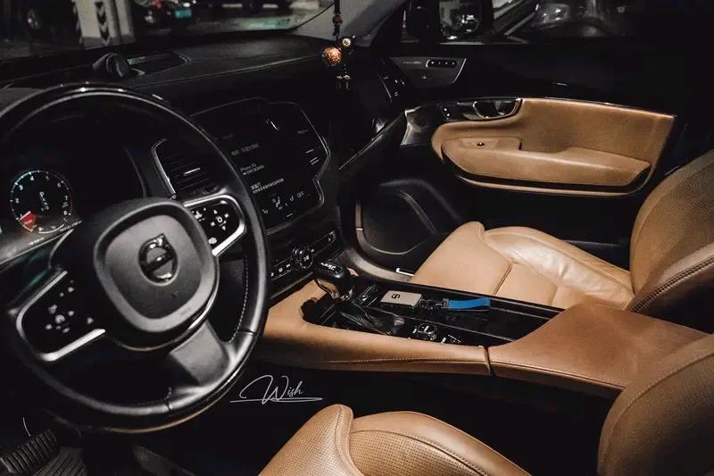 沃尔沃XC70对撞XC90沃尔沃XC70和XC90对撞，想想都刺激。沃尔沃一直