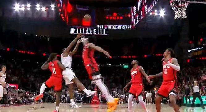 泰伦·卢谈到让科怀·伦纳德投出制胜球：“拜托，这是伦纳德啊。比赛进入关键时刻，我