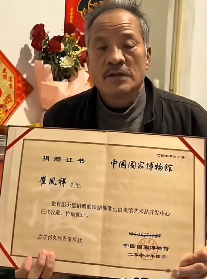 仔细看看国博捐赠佛像当中的细节，真是让人汗毛都炸起来了。根据崔凤祥的举报视频，