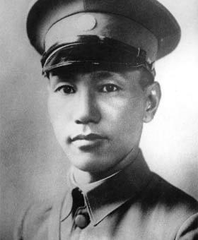 蒋介石训练黄埔生的一件“趣事”：口令一出，掉海也不停黄埔军校初建时，蒋介石对