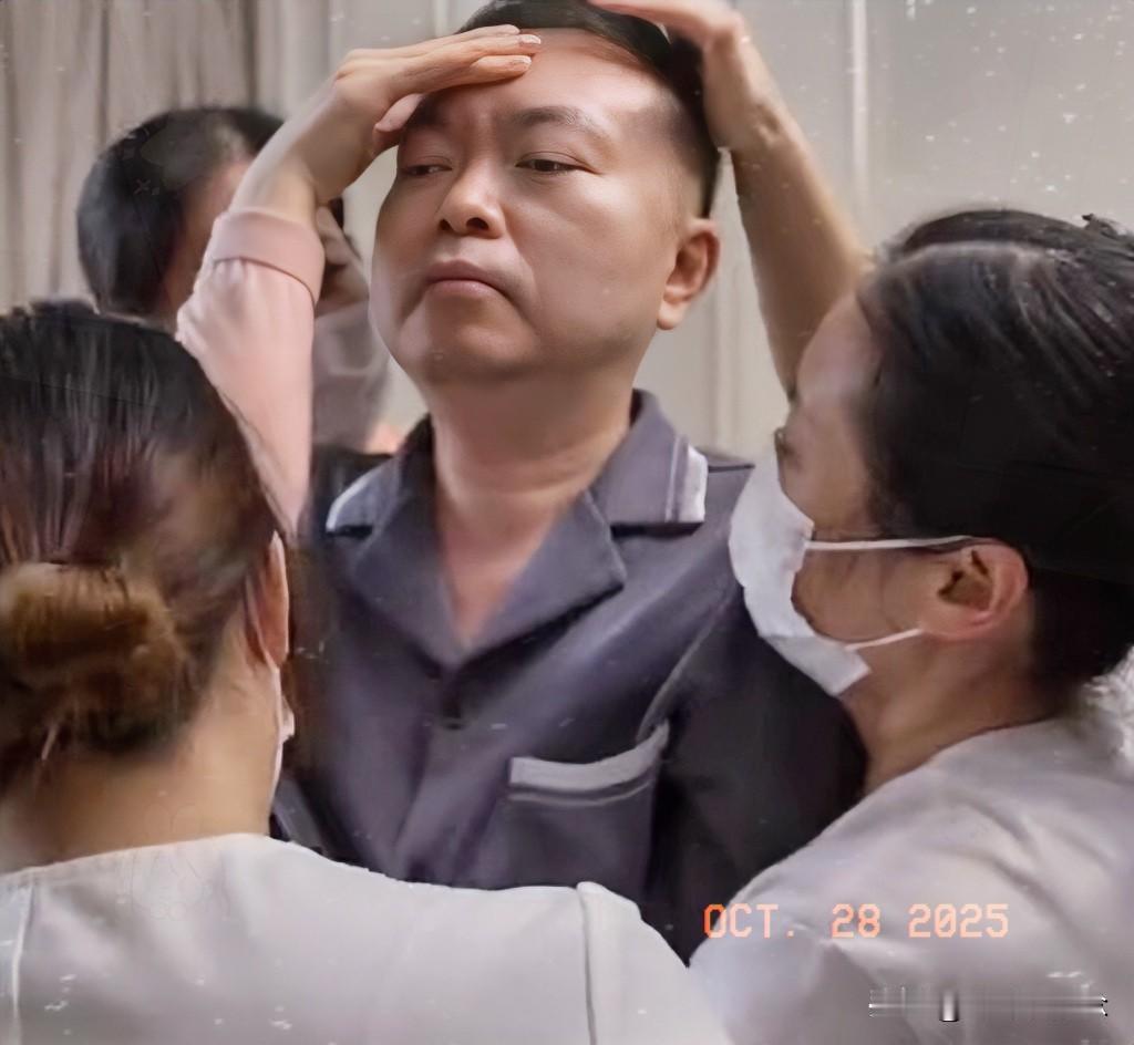 眼球打字、三人搀扶才能起身,他却说“不怕死亡”!蔡磊的故事看哭全网。