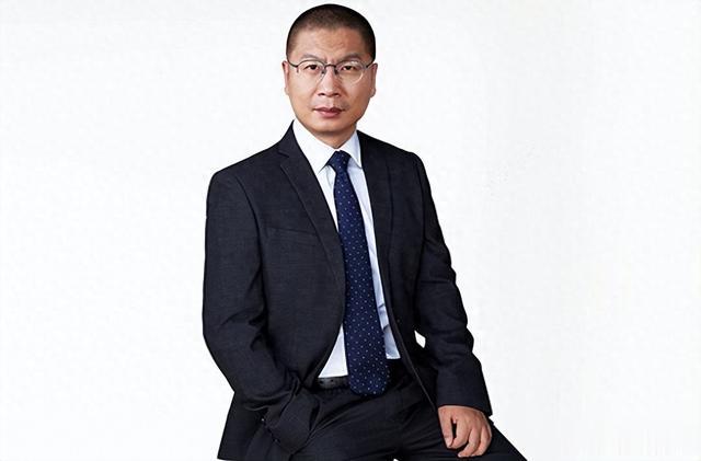 大幅跑输沪深300, 银华基金焦巍的“银行赛道”还要继续坚守吗?