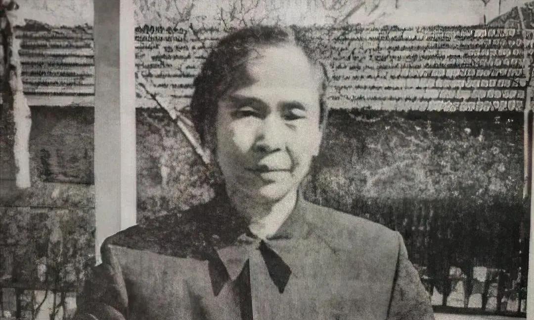 1977年，开国上将专程给贺子珍拜年：想到哪里去，打个招呼说这话的上将不是