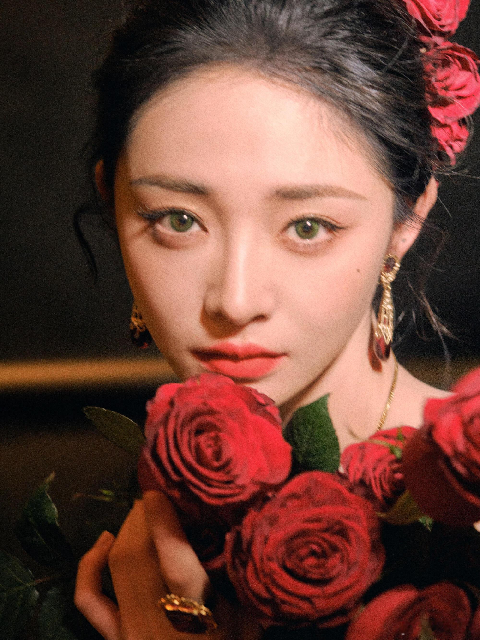 周洁琼最绚丽的红玫瑰🌹🌹