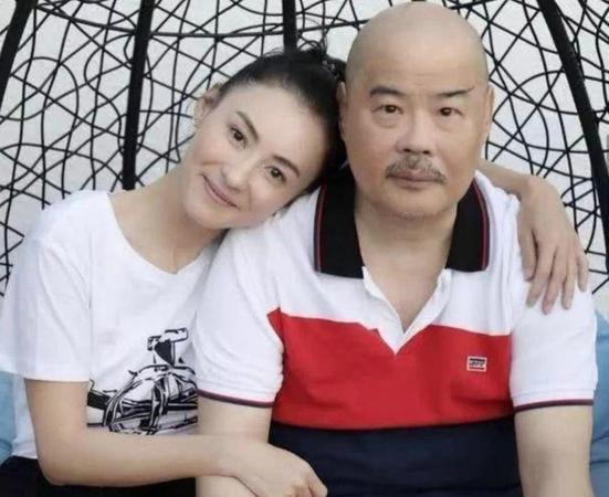 2025年9月10日，林心如父母林文正夫妇罕见露面。75岁的林爸身高180+，着