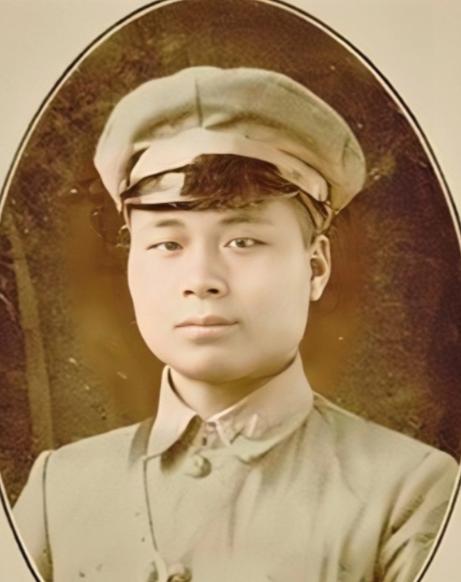 1961年，南京。一个54岁的男人掀开铝饭盒盖，红烧肉的酱油香扑面而来，肉一入口