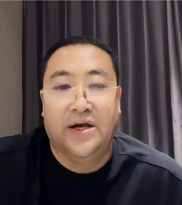 老杨说，我们明天早上云守护，我姐我哥明天卖货，明天肯定有小黑蛋，肯定又说什么买粉