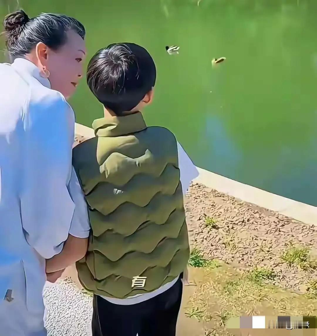 果然是一物降一物啊！昨天，张兰还在直播间说亲家母邀请她一起去成都玩，自己不想去