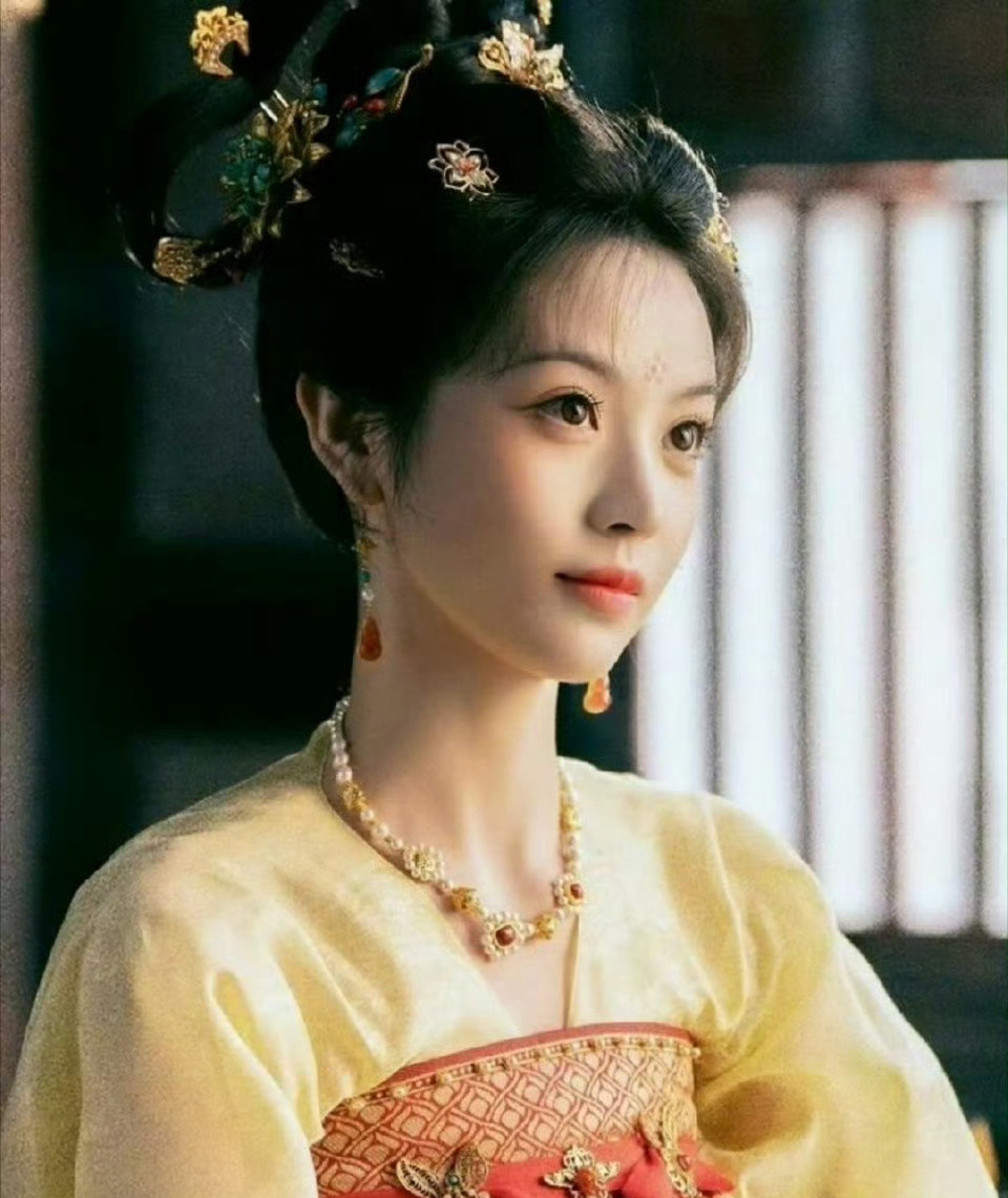 田曦薇和王弘毅要合作了吗？真是意想不到的组合，男帅女美！​​​