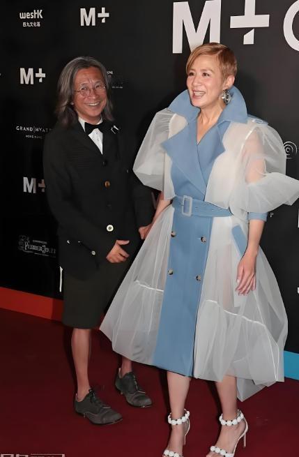 吴君如说：“我39岁时，陈可辛跟我讲，你明年就40岁了哦，还没生小孩，如果想生