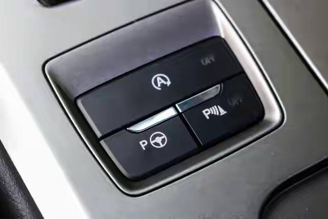 上车就关自动启停，到底是在省油还是在毁车？维修师傅说出实情！开车时“上车就